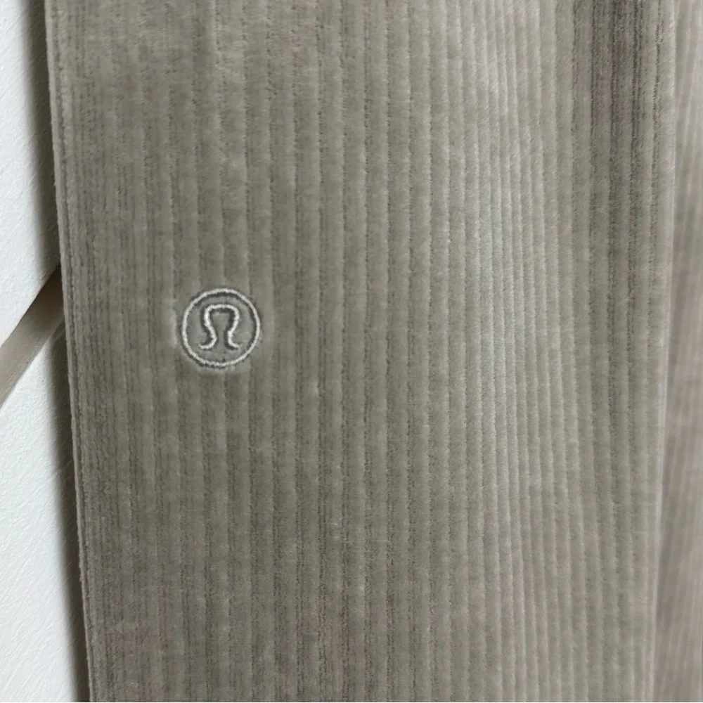Lululemon | Mid-Rise Wide-Leg Pant Velvet Cord | Warm Ash Gray | Size 4 - Picture 10 of 13